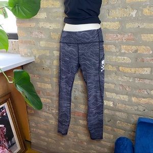 LULULEMON ~ Skull Soul Cycle Gray Black Cropped Leggings